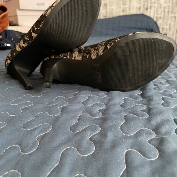 Cato Beautiful blk lace w/cream open toe - Picture 6 of 6